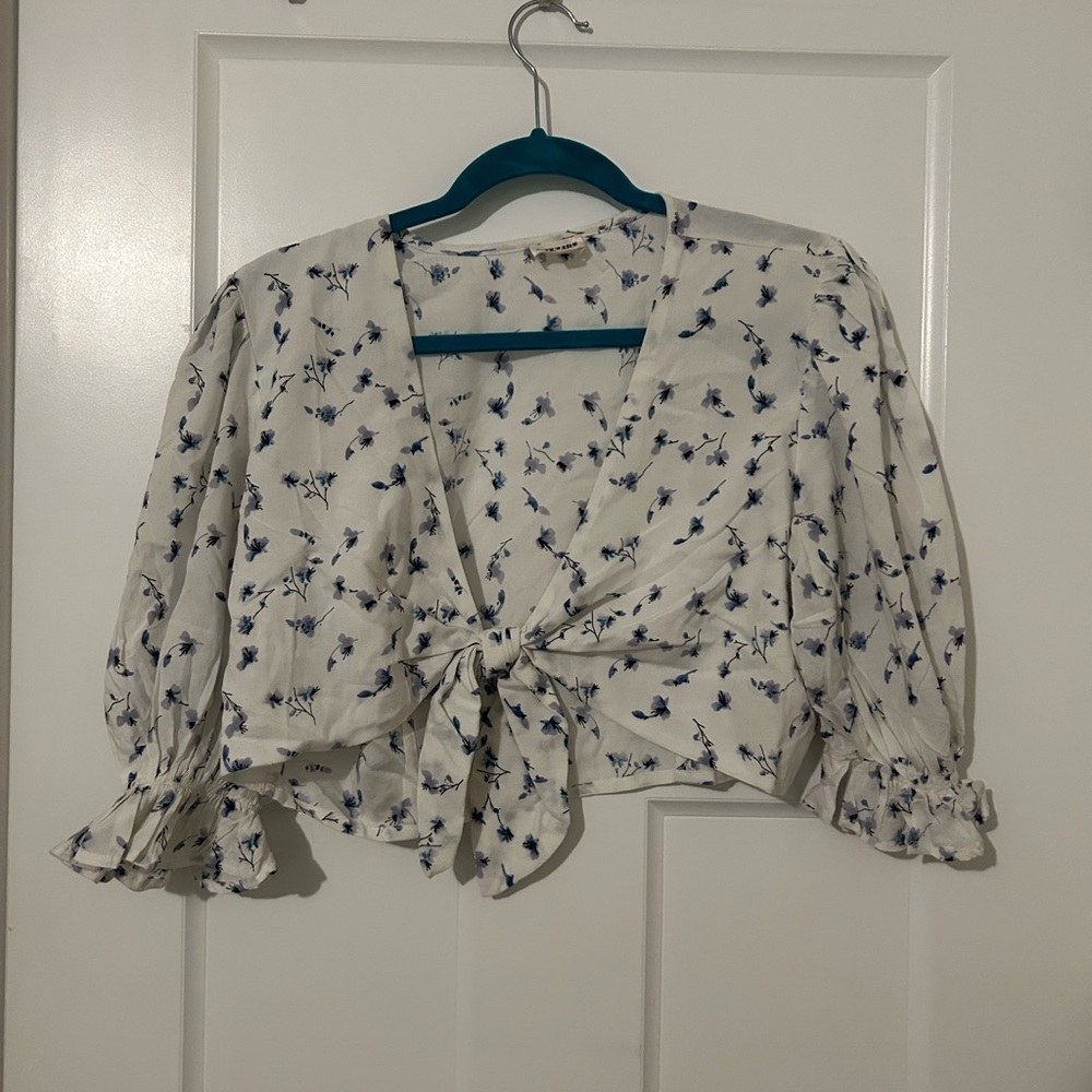 Brand:Dizzire    Size:L    Color:White w/blue flowers